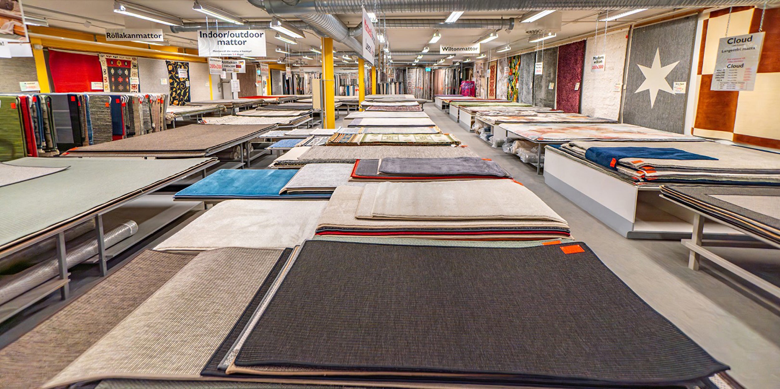 Mattvaruhusets varuhus i Stockholm med hundratals mattor på lager